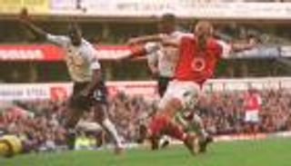 بالفيديو.. 5 مواجهات لا تنسى بين توتنهام وأرسنال