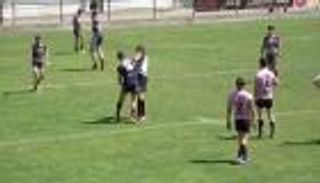 بالفيديو.. لاعب يرد على طرده بلكمة قوية للحكم