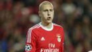 الشرط الجزائي طريق يونايتد الوحيد لضم ليندلوف