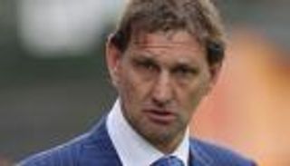 آدامز يؤكد بقاءه مع غرناطة بعد الهبوط