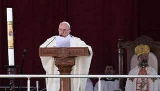 بابا الــفاتيكان يترأس قداسا للسلام في مصر