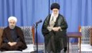 خامنئي يوبخ روحاني: لست أنت من أبعد الحرب عن إيران