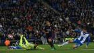 سواريز يفض اشتباك الديربي ويعيد برشلونة للصدارة 