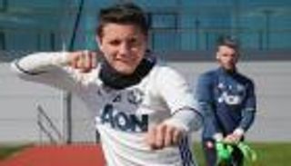 برشلونة يجهز عرضا لضم خليفة إنيستا