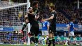 تشيلسي يقترب من لقب البريميير ليج بثلاثية إيفرتون