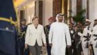 بالصور.. المستشارة الألمانية تغادر الإمارات بعد زيارة رسمية قصيرة