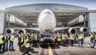 بالصور.."بورش" تسحب طائرة عملاقة وتكسر الرقم القياسي