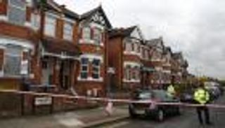 بريطانيا.. اعتقال 3 سيدات للاشتباه في صلتهن بجماعات إرهابية