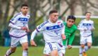 "فرانس فوتبول" تشبه نجم الجزائر الصاعد ببنزيمة