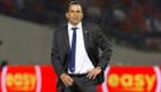 مدرب تشيلي خارج دائرة اهتمامات برشلونة