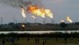 النفط يرتفع بدعم خفض أوبك رغم زيادة إنتاج