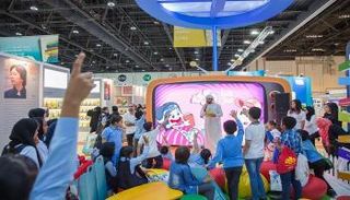 جانب من فعاليات معرض أبوظبي للكتاب 