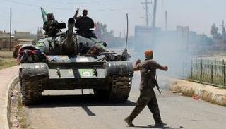 عناصر ميليشيا الحشد الشعبي قرب الموصل (الفرنسية)