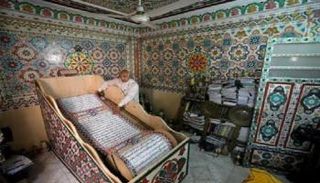 المصحف مكتوب بخط اليد ويبلغ طوله نحو 700 متر