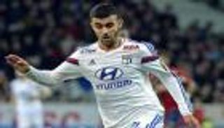 وست هام يجدد اهتمامه بنجم الجزائر