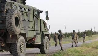 جنود أتراك على الحدود (رويترز)