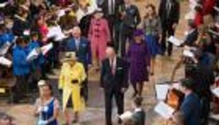 إليزابيث تستدعي أفراد العائلة وقادة البلاط لأمر طارئ