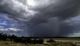 السعودية: أمطار رعدية ورياح مثيرة للأتربة الخميس