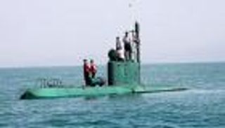 إيران تُجري تجربة "فاشلة" لإطلاق صاروخ من غواصة