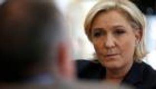 والد لوبان ينتقدها: كانت دون المستوى وماكرون كان صلبا