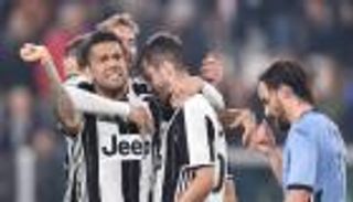 كيليني: ألفيس لا يقل أهمية عن ميسي