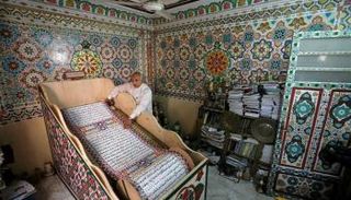 سعد محمد بجوار  المصحف الذي يبلغ 700 متر