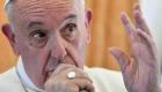 البابا منتقدا مناظرة ماكرون ولوبان: "كانا يتراشقان بالحجارة"