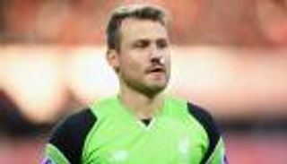 مدرب حراس ليفربول يستشهد بنوير للدفاع عن حارسه