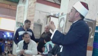 صورة للأزهري يوسف رجب في أحد المقاهي