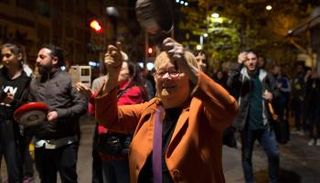 الاحتجاج بقرع الأواني في اسطنبول (أرشيفية)