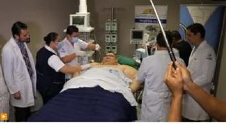 تحضير ما يعتقد أنه أثقل رجل في العالم لعملية جراحية بالمكسيك