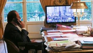 هولاند يتصل بماكرون عقب إعلان النتيجة