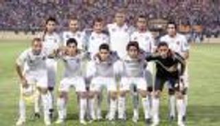 الكويت يتمسك بصدارة الدوري والقادسية يواصل الملاحقة