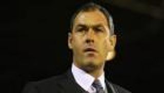 مدرب سوانزي: صراع البقاء لا يزال قائما