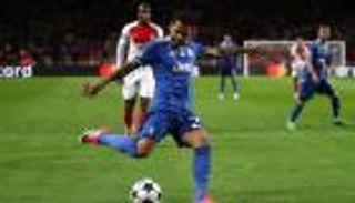 ألفيس يشعل الصراع بين كبار البريميير ليج