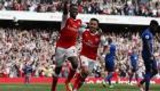 أرسنال يستعيد آماله الأوروبية بثنائية في يونايتد