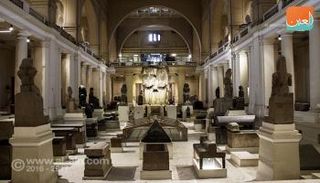 من داخل قاعة الملك توت عنخ آمون بالمتحف المصري