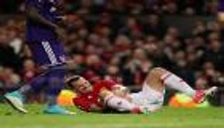 شاهد.. الظهور الأول لإبرا بعد جراحة الرباط الصليبي