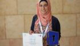 بالصور.. تتويج عفاف شريف بطلة لتحدي القراءة العربي في فلسطين