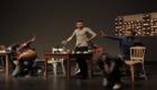 "هنا بيروت".. عندما يسلم المسرح خشبته لهموم الشارع 