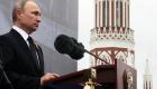 بالصور.. بوتين وانتخابات أمريكا.. صداع يلاحق ترامب وأسرته  