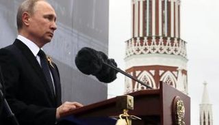 بوتين خلال احتفال عسكري اليوم بموسكو