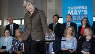 رئيسة الوزراء البريطانية تيريزا ماي - رويترز