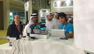 المهندس حسين الحمادي٬ وزير التربية والتعليم الإماراتي في معرض عالم التكنولوجيا