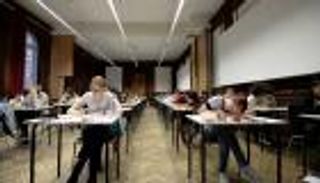 التلاميذ ضحايا التنمر يقعون في فخ التدخين والكحول