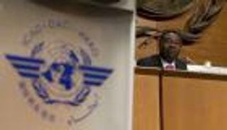 المنظمة الدولية للطيران تسعى لحظر "الأجهزة الإلكترونية" على الطائرات