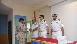 قائد القوات البحرية بالإمارات يشهد تخريج عدد من الدورات التخصصية