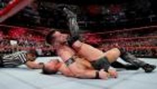 ذا ميز يلزم الحكم بإعلان فوزه على بالور وأمبروز يلغي النتيجة