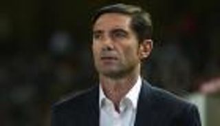 فالنسيا يتعاقد مع مدرب فياريال السابق