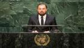 رئيس المكسيك يغرد لطمأنة دي كابريو بشأن دلافين فاكيتا